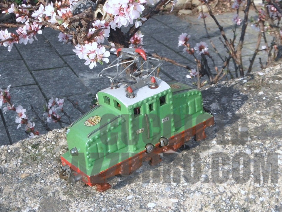 554 verde con pantografo